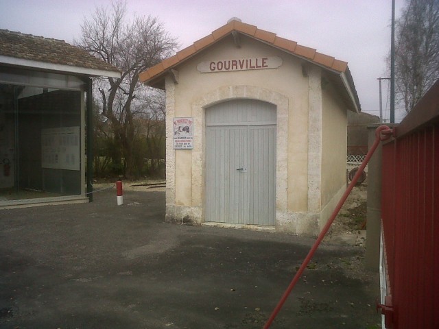 Gare Gourville EC-1640.jpg