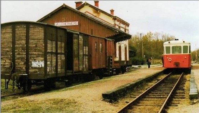 41 - Autorail De Dion-Bouton en gare de VILLEHERVIERS (41) - BA - SNCF.jpg