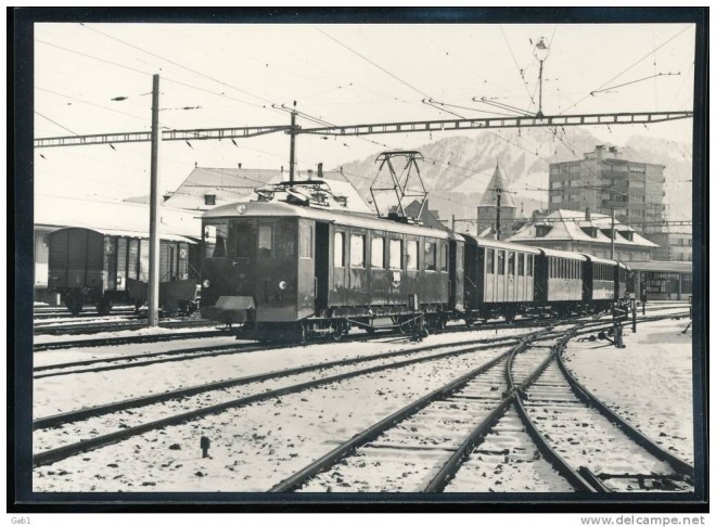 Train d'ouvriers pour Broc , à Bulle 1963.jpg