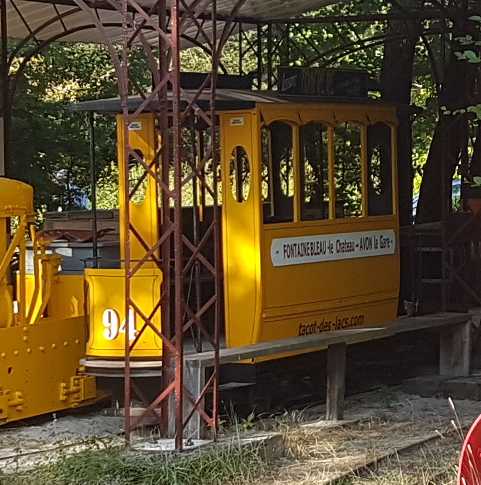 tram fontainebleau.jpg