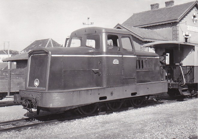 80 - Cayeux Train Locotracteur N°352 anciennes couleurs vert et rouge Le 28-09-63.jpg