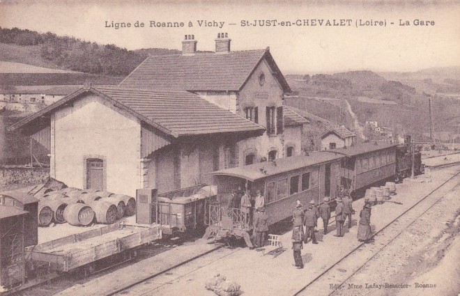 42 - SAINT JUST en CHEVALET - La Gare.jpg