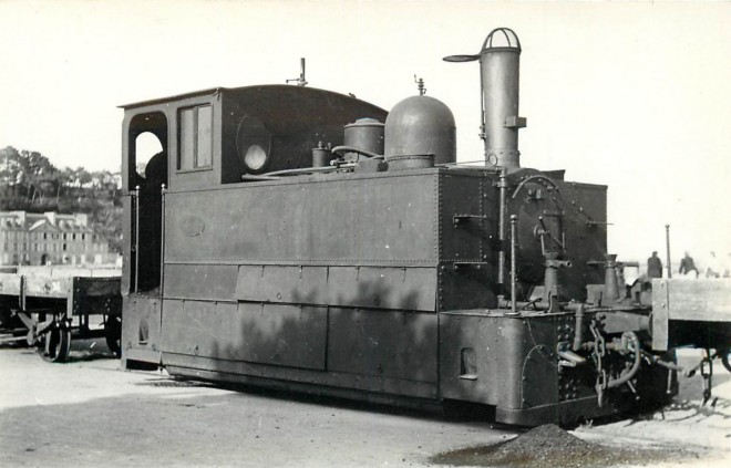 22 - CHEMIN DE FER Des CÔTES DU NORD -Perros Guirec,loco 030 blanc Misseron ( photo en 1946 ).jpg