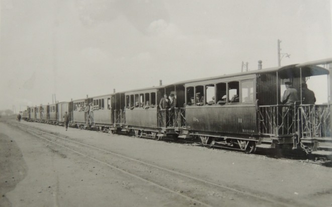 56 - TRIGNAC Chemin fer Morbihan Le train ouvrier en gare Photo Favière.jpg