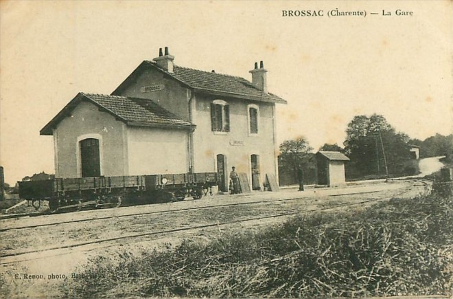 16 - BROSSAC LA GARE.jpg