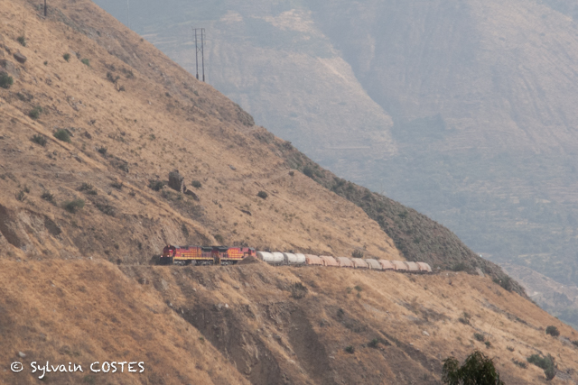 2018_08_17-Matucana Pérou - DASH 8 1027 et 1031 FCCA-02.jpg