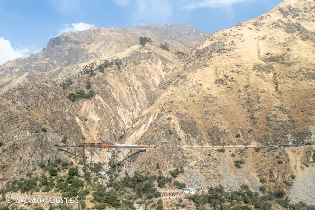 2018_08_17-Matucana Pérou - DASH 8 1027 et 1031 FCCA-01.jpg