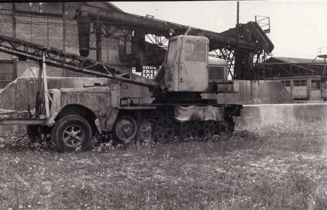 SdKfz-7+Grue-Longueval-(60)Sucrerie.jpg