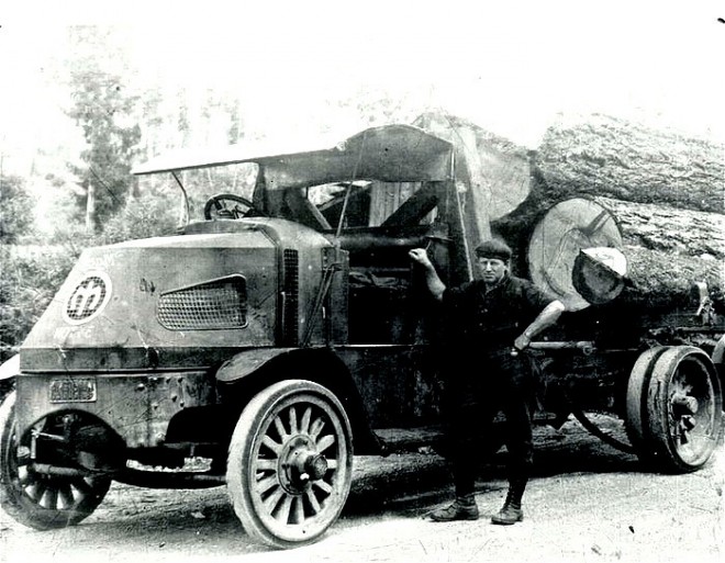 Mack  Bulldog 1926.jpg