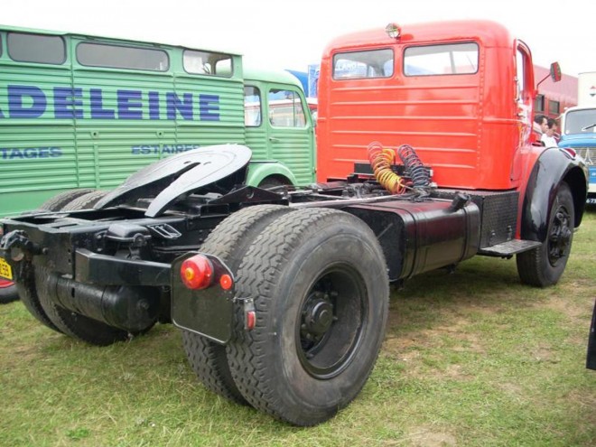 Berliet TLM 10 - Arrière cabine (2).jpg