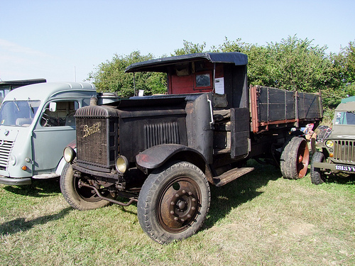 Berliet CBA pneus train avant 2.jpg