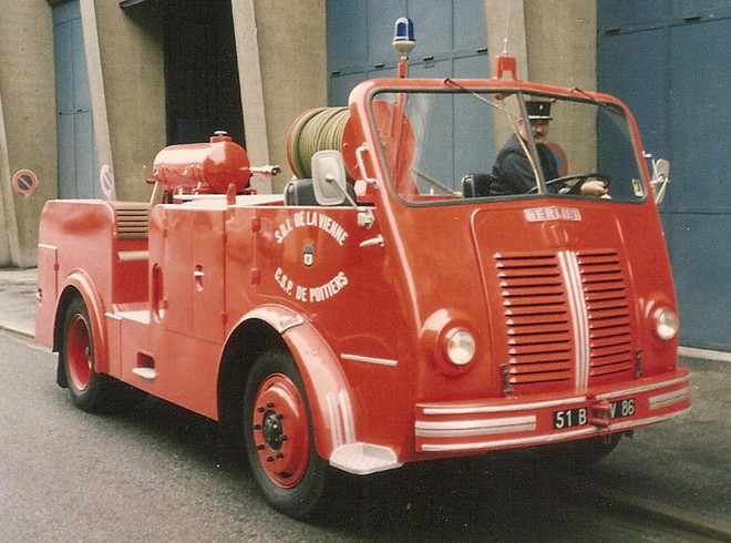 Berliet GLR 19 b torpedo PS - 1954.jpg