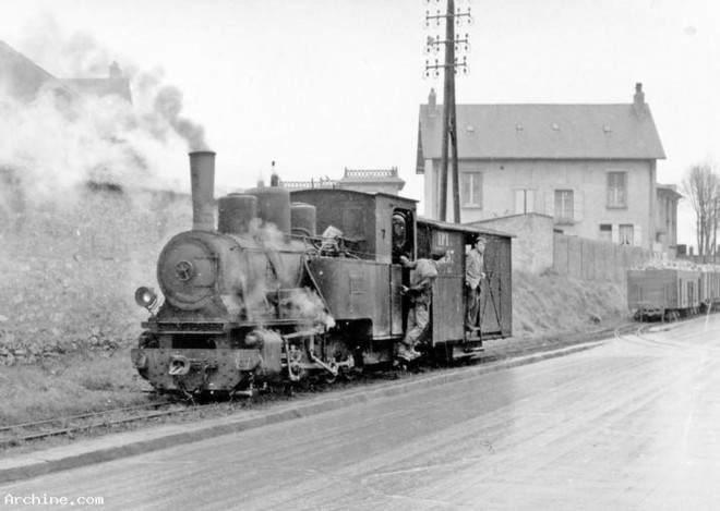 locomotive 050 T Koppel n° 5-3 - PITHIVIERS retourne cherche la seconde demi rame.jpg