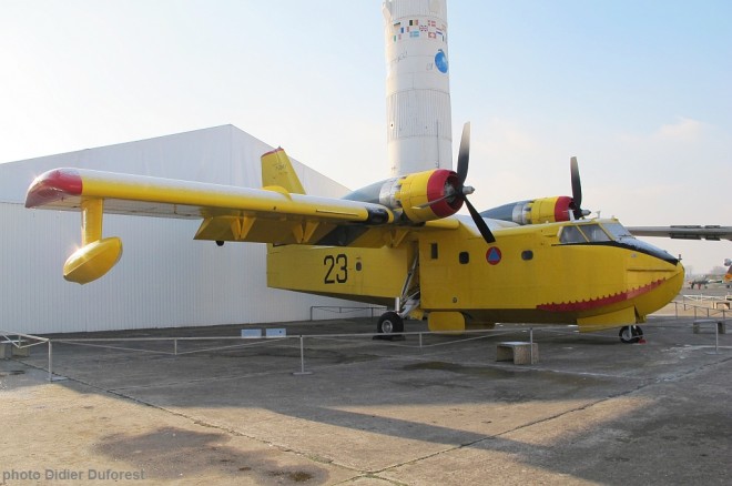 Canadair CL-215 Le Bourget.jpg