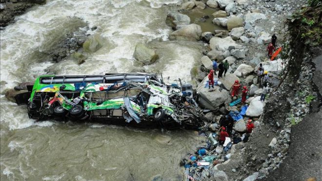 PERU-BUS-CRASH.jpg