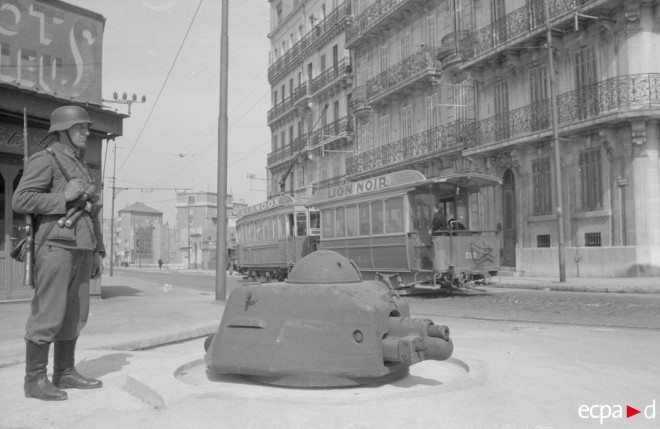 Tourelle renault FT17 Marseille.jpg