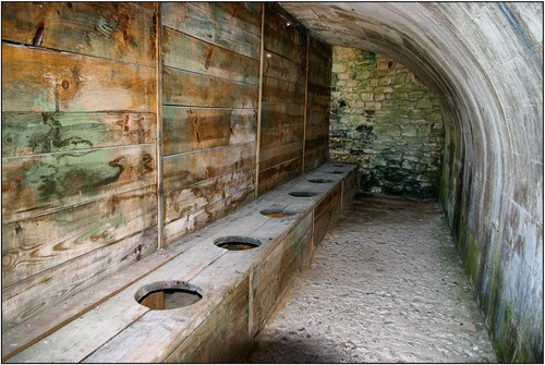 Toilettes 17e siècle - Brouage.jpg