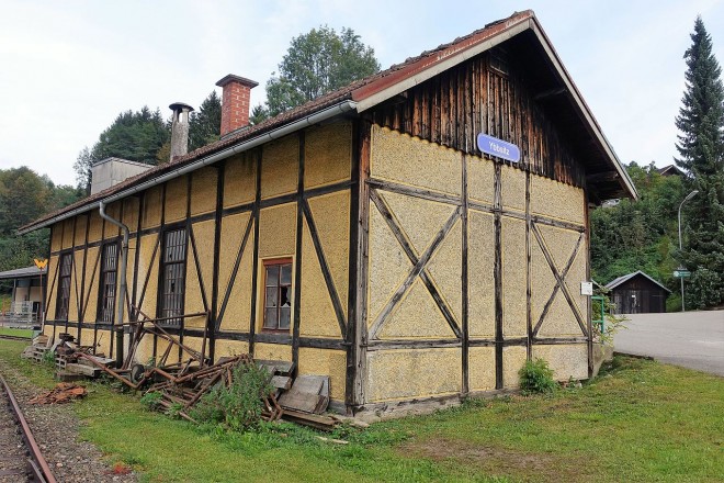 Heizhaus_Ybbsitz_Bahnhof.jpg