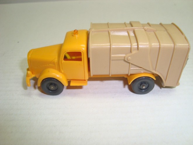 Wiking MB L 5000 BOM 01.jpg