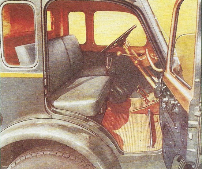 RENAULT Fainéant - Cabine.jpg