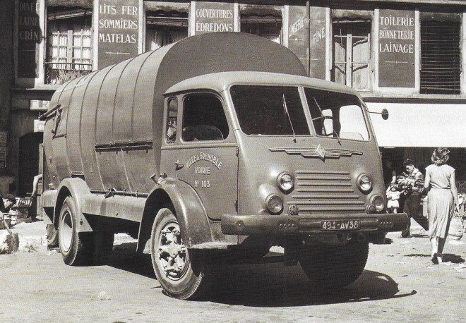 RENAULT Fainéant 2.jpg