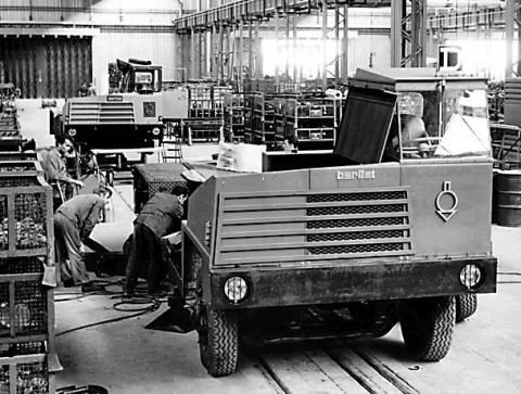 Berliet 3066 - Usine de Bourg-en-Bresse (cliché Fondation Berliet).jpg