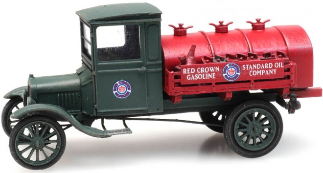 Artitec 387.440 Ford TT citerne Standard Oil 01.jpg