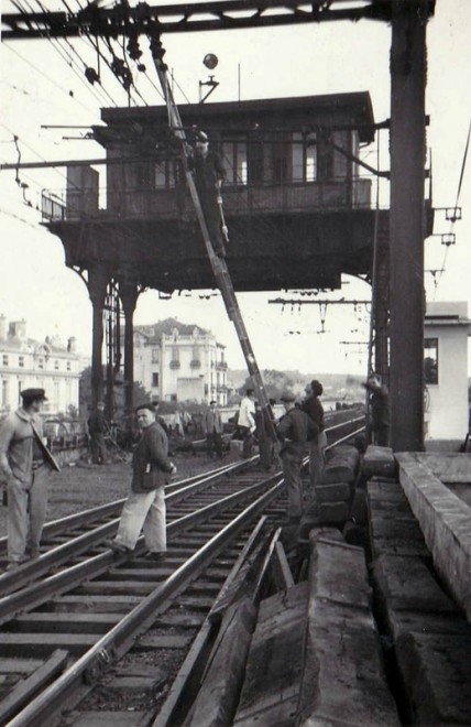 Poste d'aiguillage gare Nîmes.jpg