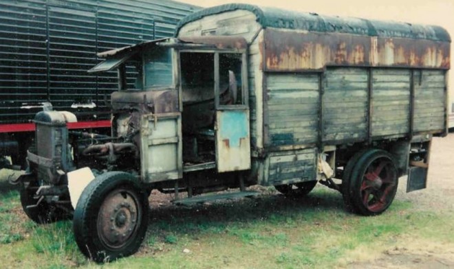 Berliet-CBA-pneus train avant.jpg