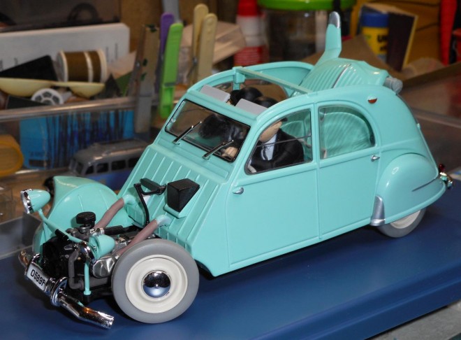 2 CV Tintin (1).JPG