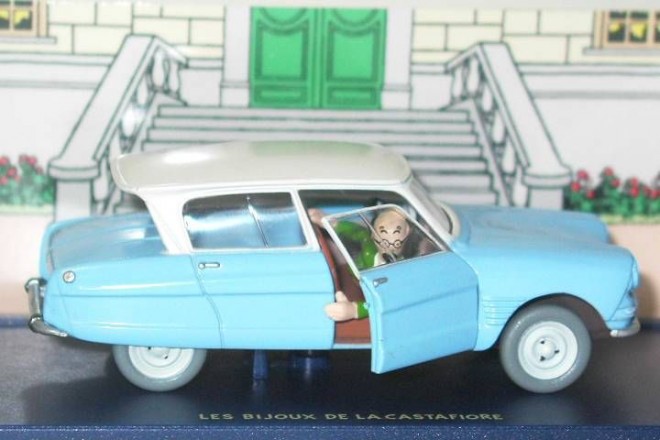 en-voiture-tintin-atlas-l-ami-6-du-docteur-des-bijoux-de-la-castafiore_470x246.jpg