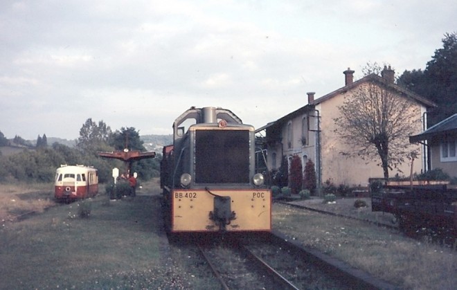 POC X 251 + BB 402 croisement à St Bonnet Avalouze 16.8.67 amélioré.jpg