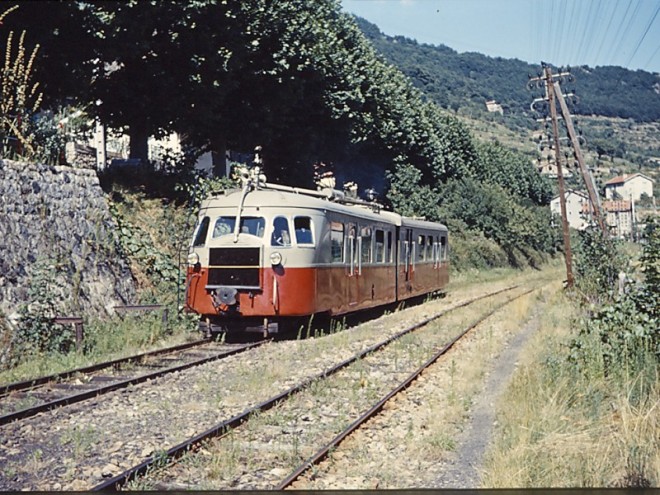 Billard quitte Le Cheylard pour Tournon à droite ligne de La Voulte 19670819.jpg