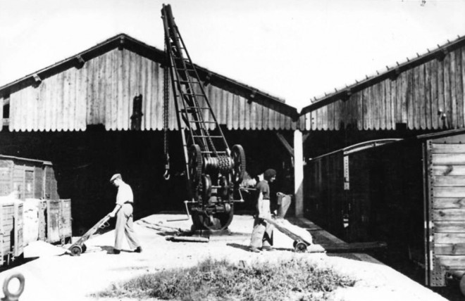 Arles Trinquetaille - Transbordement VM VN Coll Pérève.jpg