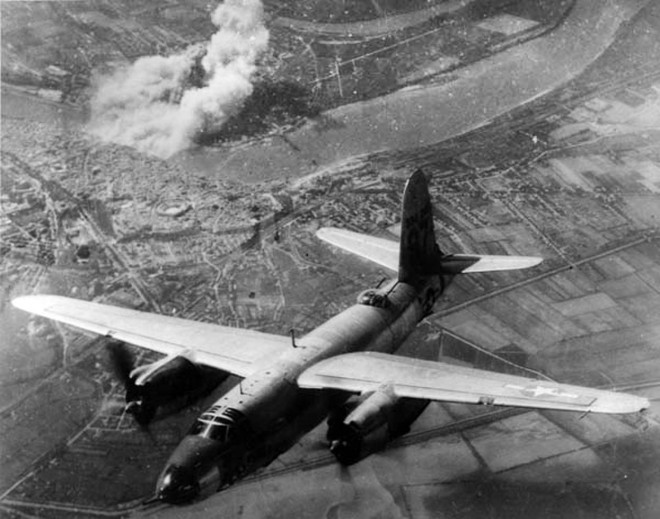 Trinquetaille pont bombardement 1944 Arles.jpg