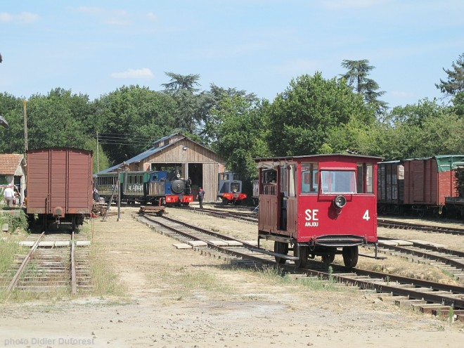 Gare_de_La_Roche_Saint-Jean_de_Linieres-d.jpg