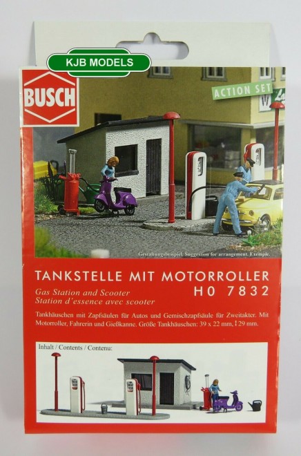 Busch 7832 mini station avec scooter 00.jpg