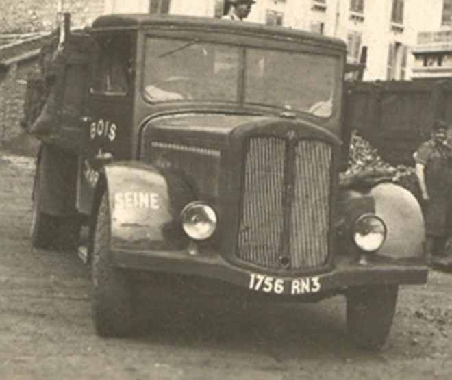 LEVERGER - SAURER Plateau à dosserets - Immat Seine 1942.jpg