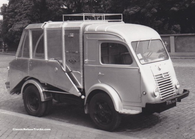 1954 Renault benne Semat 02.jpg