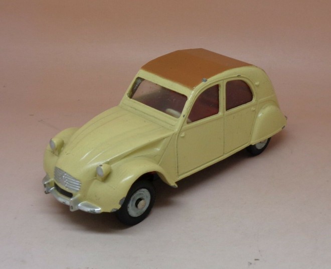 Dinky-Toys-France-558-Citroën-2Cv.jpg