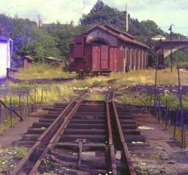 Loudéac 009 pont et remise.jpg