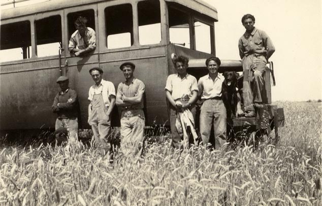 De Dion dépose des voies 1947 - Coll Guillory.jpg