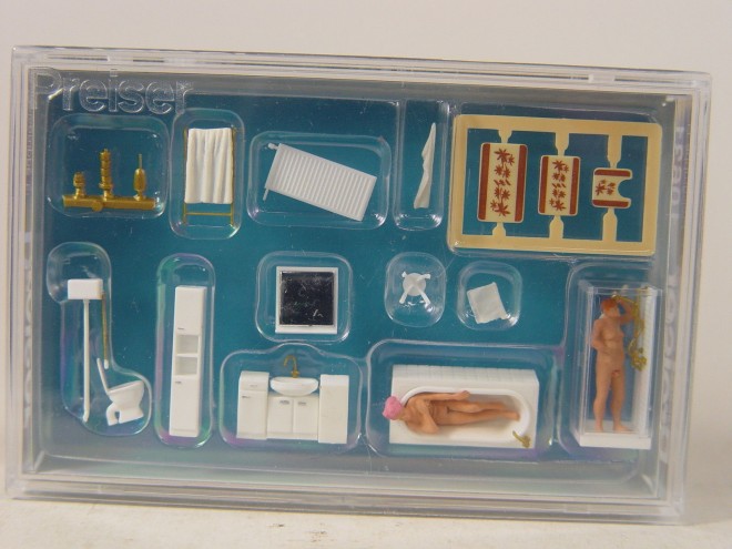 Preiser 10631 amenagement salle de bain 01.jpg