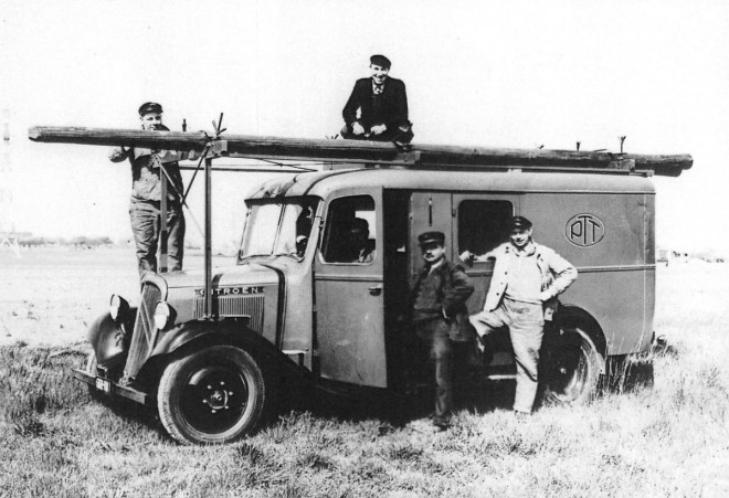 Citroên La Poste pose poteaux Téléphoniques.jpg