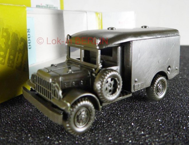 Dodge ambulance ROCO.jpg