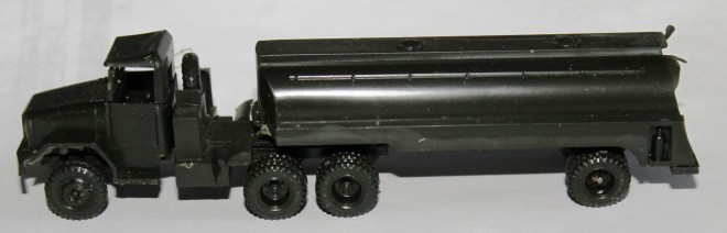 Roco-GMC.M-2000Gal.JPG