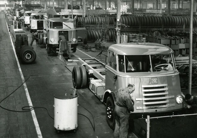 1955-manufacturing-DAF-1100-1300-1500.jpg
