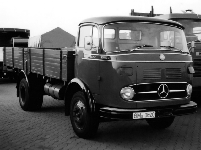 MERCEDES LP 322 - 1959-1963.jpeg