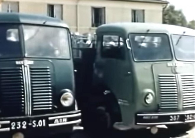 Berliet GLA - ancien et nouveau modèle - 1956.jpg