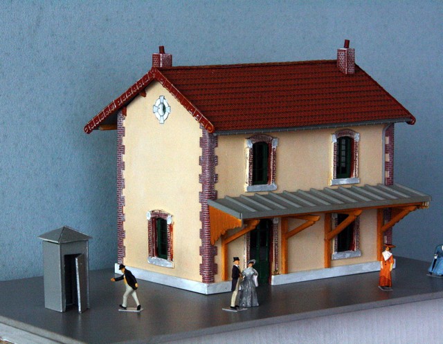 Gare CBR Coté WC.jpg
